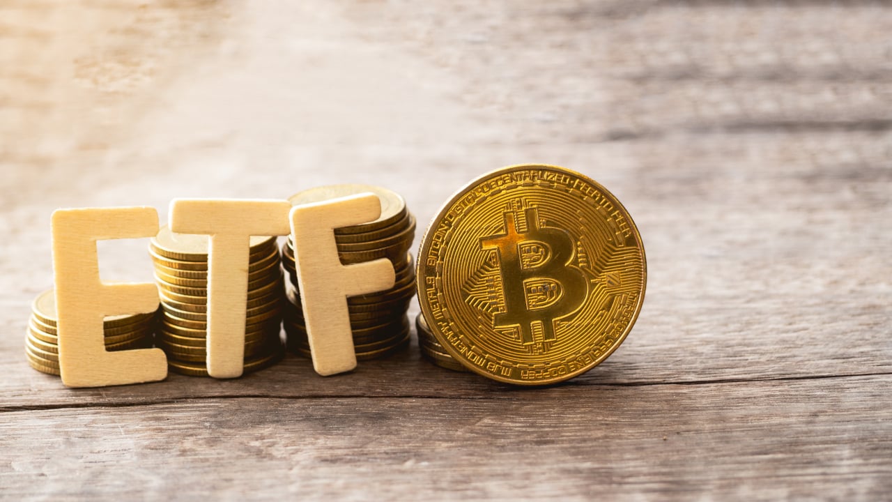 BTC 价格接近 10 万美元，比特币 ETF 吸金 10 亿美元