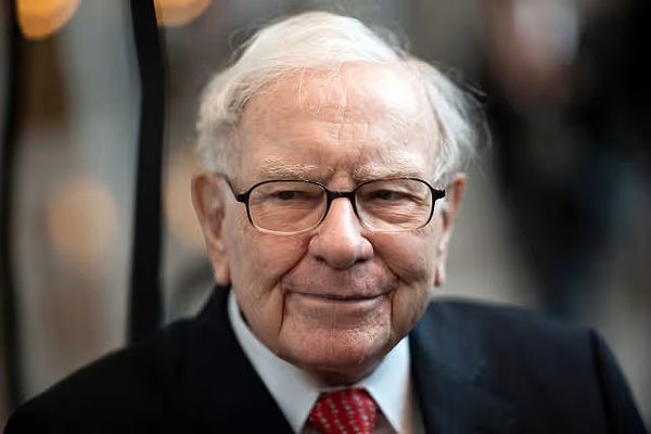 Buffett confirms successor, saying stocks are more attractive than cash