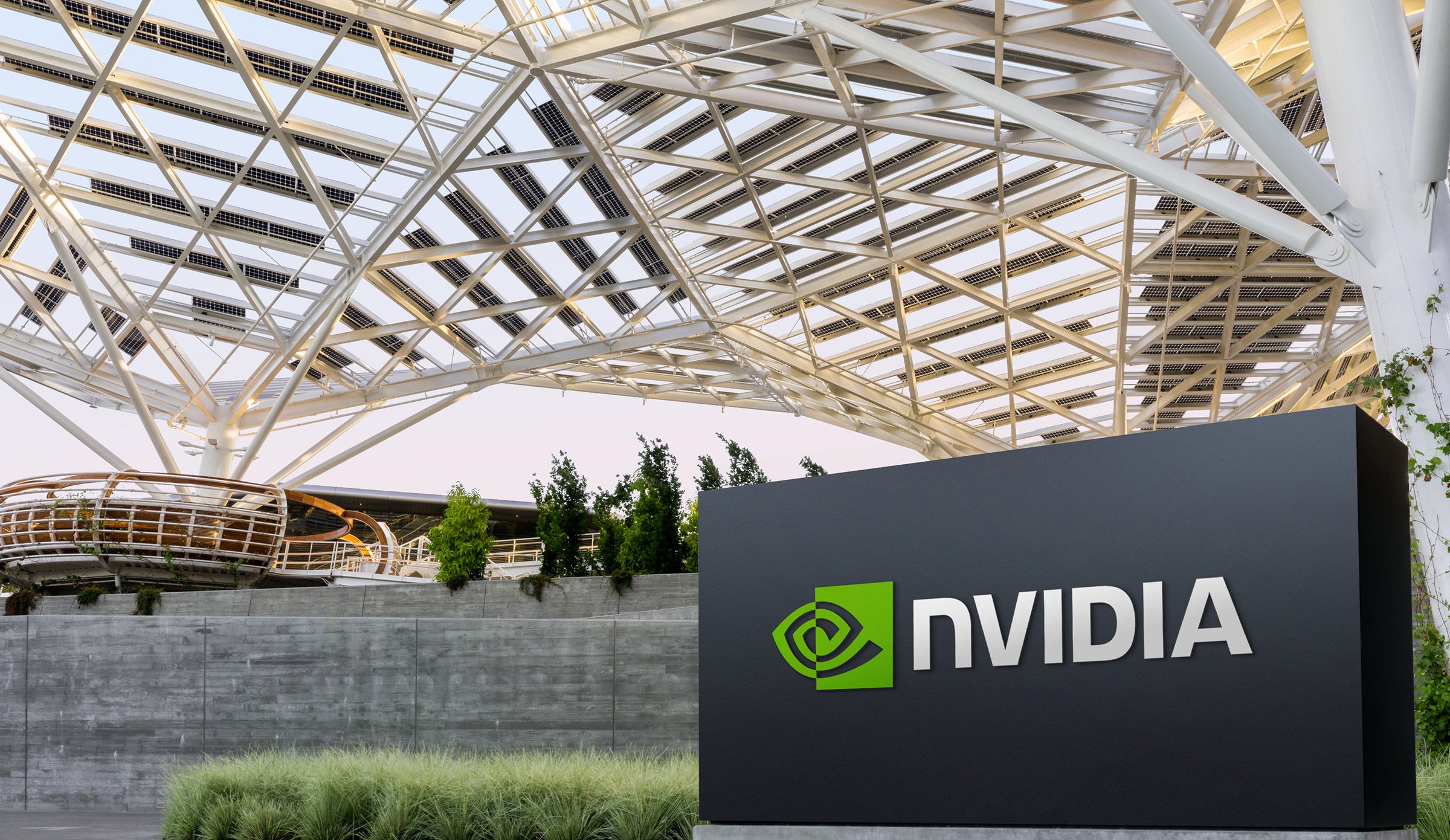 NVIDIA帖子记录第四季度收入，股票在